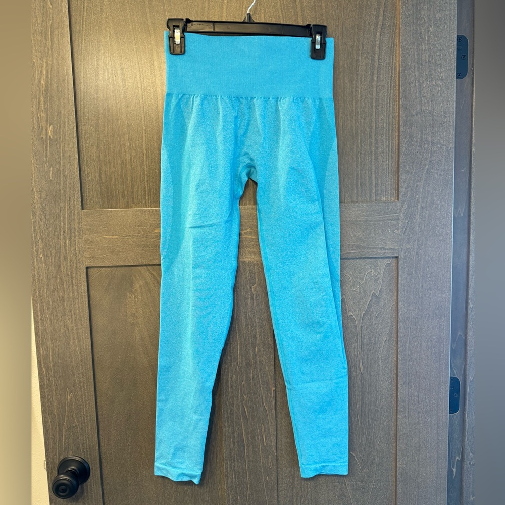 NVGTN Contour Curve Seamless Leggings Size Medium